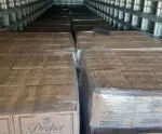 PRF flagra 1.860 caixas de conhaque sem nota fiscal no Espírito Santo