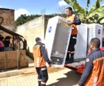 Atingidos pela chuva em Mimoso recebem geladeiras e lâmpadas LED