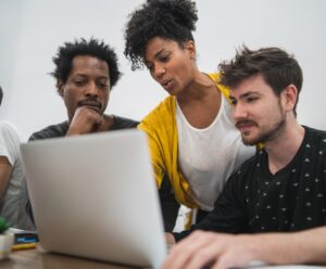 IEL-ES oferece diversas vagas de estágio para Cachoeiro e região IEL- Freepik