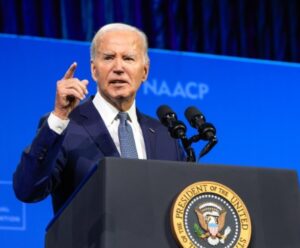 Joe Biden é diagnosticado com câncer de próstata em estágio avançado Joe Biden desiste da reeleição