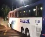 Ônibus que saiu de Guarapari é atingido por trem em MG; veja o vídeo