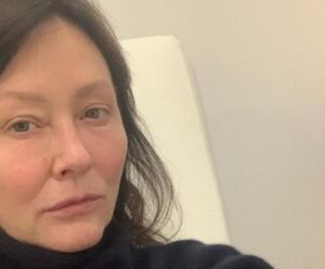 Shannen Doherty fez lista de famosos vetados em funeral Shannen Dorethy