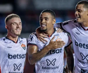 Vitória derrota Criciúma, se reabilita no Brasileirão e se afasta do Z4 Vitória EC