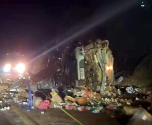 Vídeo | Motorista de caminhão morre em grave acidente em Calçado Calçado
