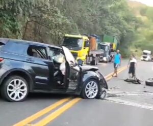 Vídeo | Grave acidente deixa três feridos na BR 101 Sul; veja Acidente na safra
