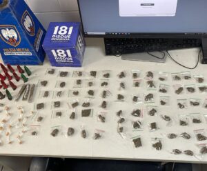 Polícia Militar detém homem e apreende drogas no Espírito Santo Polícia Militar apreende drogas no ES