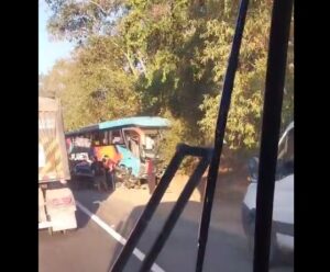 VÍDEO | Batida entre ônibus e carro deixa feridos na BR-101, em Rio Novo acidente na BR-101