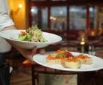 Restaurante está com diversas vagas de emprego disponíveis em Cachoeiro