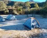 Muito frio! Barracas ficam cobertas de gelo no Parque Nacional do Caparaó