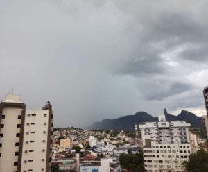 Passagem de frente fria traz mais chuva ao ES nesta segunda (21), confira! previsão do tempo - Cachoeiro - chuva - frio