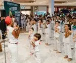 Oficinas gratuitas de capoeira para crianças e adolescentes no ES; veja