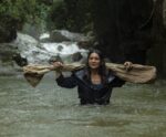 Gramado 2024: Dira Paes faz boa estreia na direção com ‘Pasárgada’