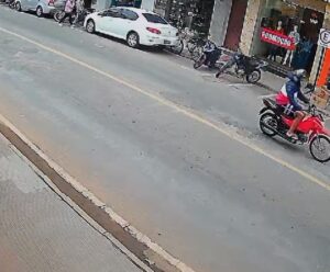 VÍDEO | PM apreende menor em motocicleta após perseguição em Alegre Perseguição em Alegre