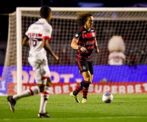 São Paulo vence Flamengo e Tite paga por escalar ‘mistão’ no Brasileiro Flamengo e São Paulo