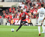 Com reservas, Grêmio vence Athletico-PR e se afasta do Z-4