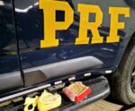PRF recupera moto e apreende pedras de crack na BR-101