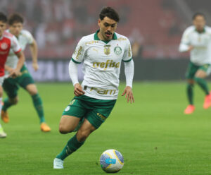 Palmeiras reage, tem gols anulados e arranca empata com o Inter no fim Palmeiras e Inter
