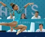 Rebeca Andrade supera Biles no solo, ganha ouro e se despede de Paris eternizada