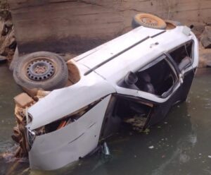 Castelo: mulher morre em acidente após carro cair da ponte Castelo