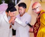 Zezé Di Camargo realiza casamento com Graciele durante chá-revelação