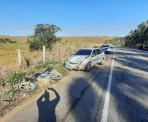 Acidente com três carros e uma moto deixa pessoas feridas em Itapemirim acidente em Itapemirim