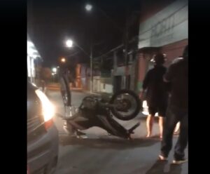 Policial militar fica ferido após ser atingido por carro em Marataízes acidente em Marataízes