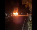 VÍDEO | Carro fica completamente destruído após pegar fogo em Alegre