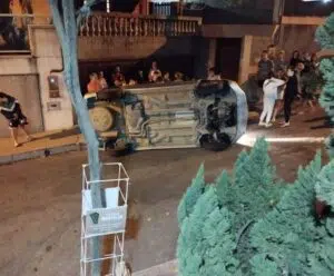 Motorista embriagada bate e tomba veículo em Cachoeiro carro tombado em Cachoeiro