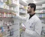 Seleção para farmacêuticos no ES tem salários de até R$ 3.255,00