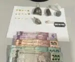 Polícia flagra suspeito passando drogas para motorista em Ibatiba