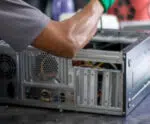 Inclusão: crianças recebem 45 computadores no Espírito Santo