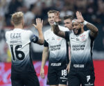 Com assistência de Depay, Corinthians bate Fortaleza na Sul-Americana
