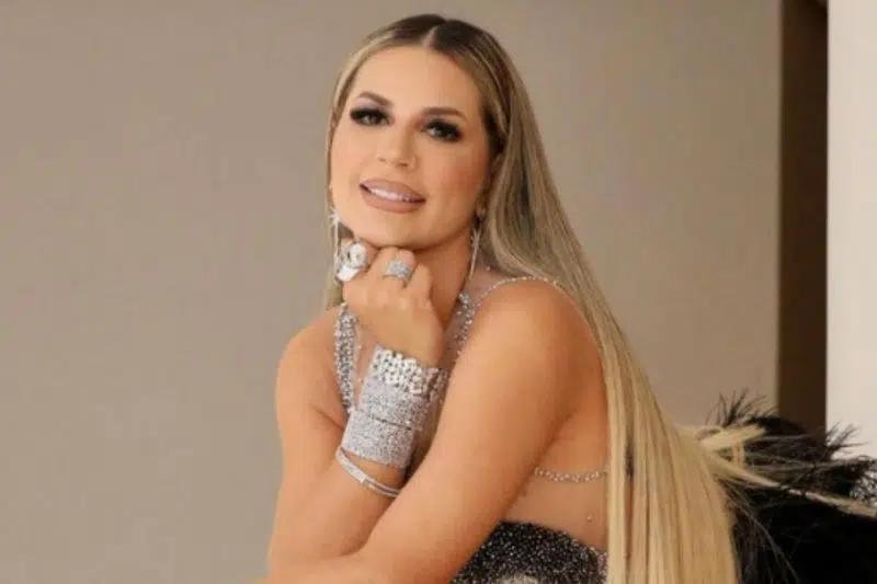 Deolane Bezerra