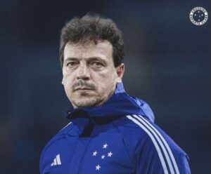 Cruzeiro demite Fernando Diniz e mira Renato Gaúcho Fernando Diniz Cruzeiro - demitido