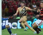 Flamengo joga mal, mas vence Athletico-PR e volta ao G-4 do Brasileiro