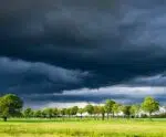 Vem chuva! Nova frente fria chega ao Brasil trazendo alívio breve ao calor