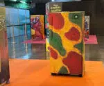 Sustentabilidade na arte: projeto dá vida nova a geladeiras em desuso