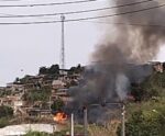 VÍDEO | Incêndio chama a atenção de moradores de bairro de Cachoeiro
