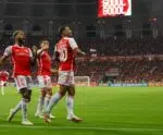 Internacional bate o Vitória e completa oito jogos sem perder no Brasileirão