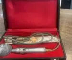 ‘Guardado no cofre’: equipe mostra primeiro microfone de Silvio Santos