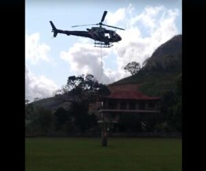 VÍDEO | Parapentista é resgatado após ficar preso em pedra em Castelo Parapentista resgatado em Castelo