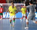 Copa do Mundo de futsal: Brasil derrota Marrocos e avança à semifinal