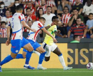 Vini Jr. pede desculpas à torcida e admite atuação abaixo do esperado na seleção