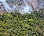 Irupi: Incêndio em área de difícil acesso já dura cinco dias