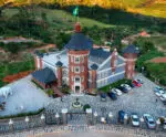 Cidade vizinha do ES tem cafeteria dentro de um castelo