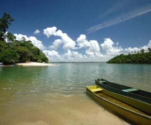 Juparanã: descubra os encantos da maior lagoa de água doce do Brasil Lagoa Juparanã em Linhares