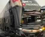 Ônibus da dupla sertaneja João Neto & Frederico se envolve em acidente