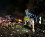 Caminhão com chuchu bate em barranco na “Curva da Morte”, em Soturno