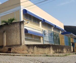 Após um mês, estudante queimada em escola de Cachoeiro continua internada Aluna queimada em escola em Cachoeiro