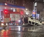 Carro capota em cruzamento de avenida em Cachoeiro de Itapemirim